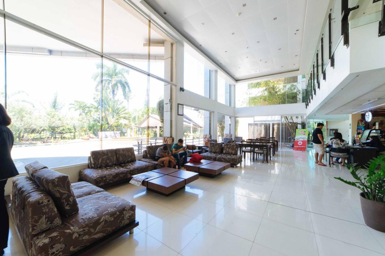 Hotel Reddoorz Premium @ The Ritz Garden Oases à Davao City Extérieur photo