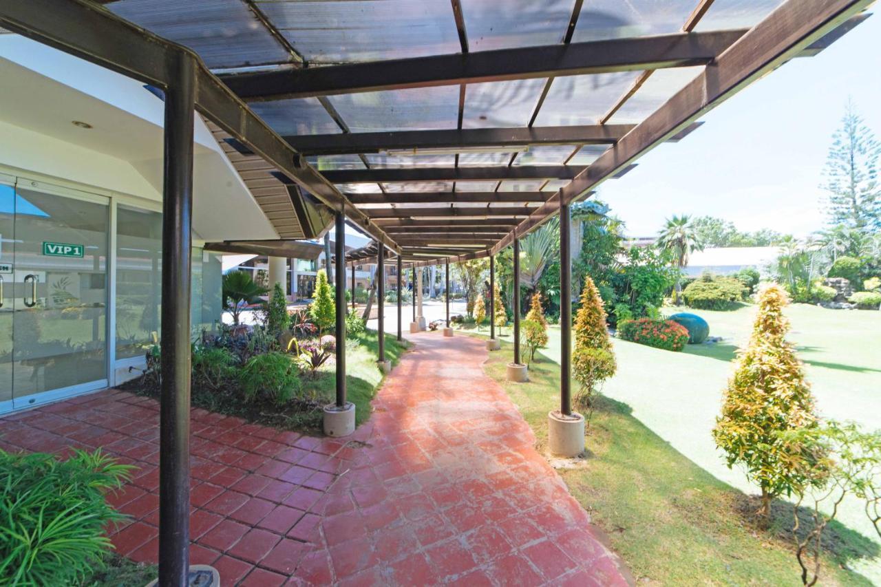 Hotel Reddoorz Premium @ The Ritz Garden Oases à Davao City Extérieur photo