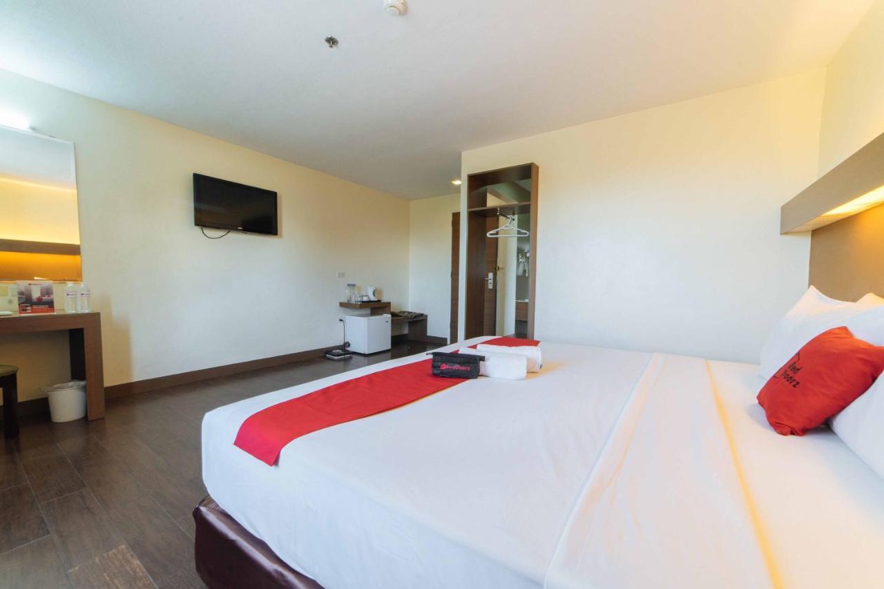 Hotel Reddoorz Premium @ The Ritz Garden Oases à Davao City Extérieur photo