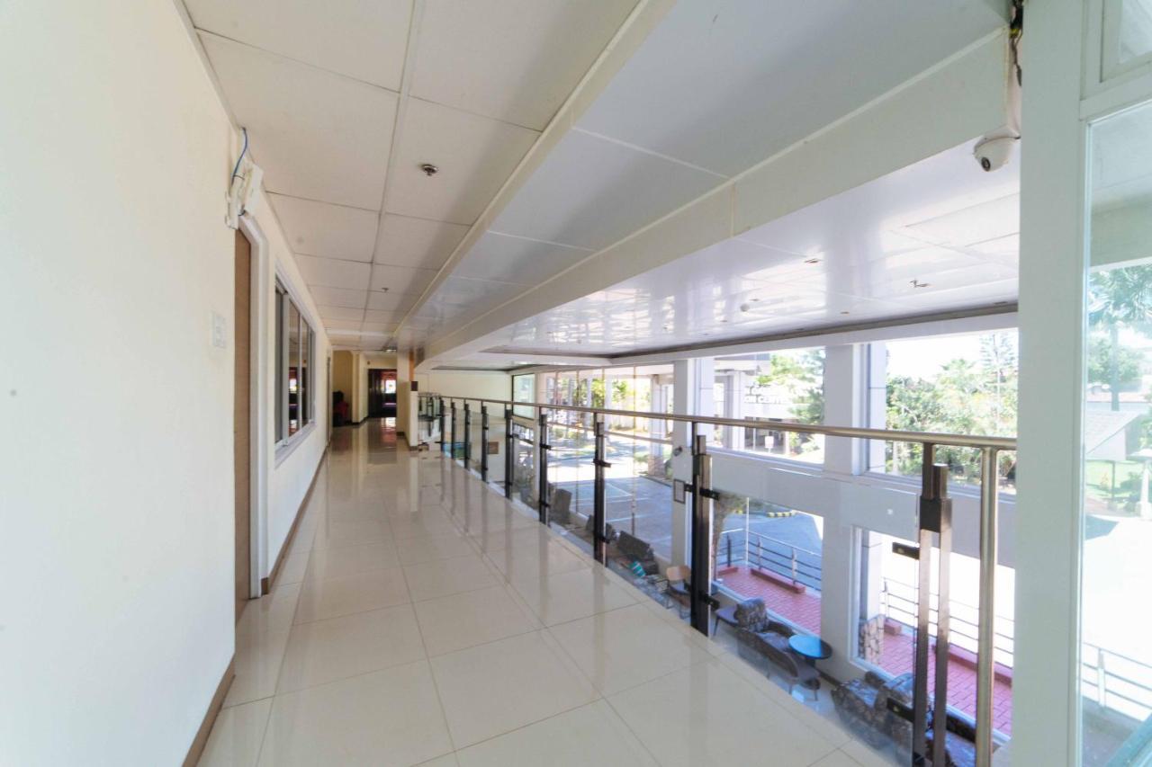 Hotel Reddoorz Premium @ The Ritz Garden Oases à Davao City Extérieur photo