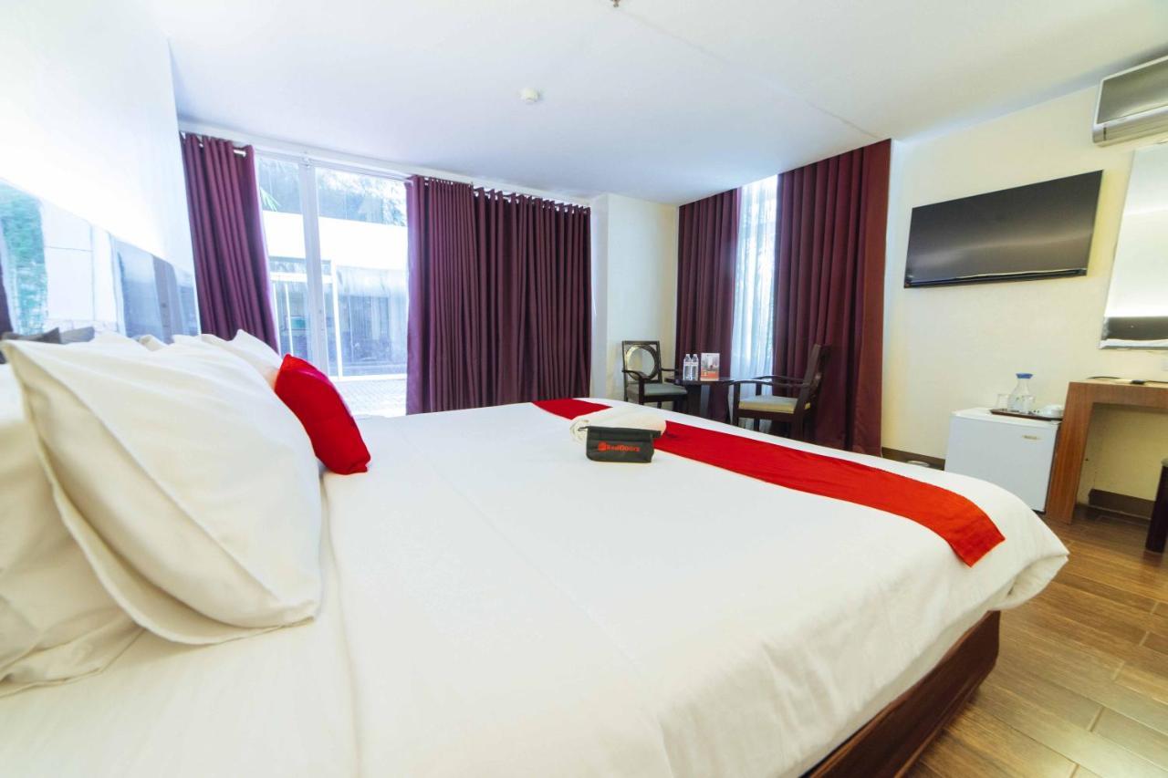 Hotel Reddoorz Premium @ The Ritz Garden Oases à Davao City Extérieur photo