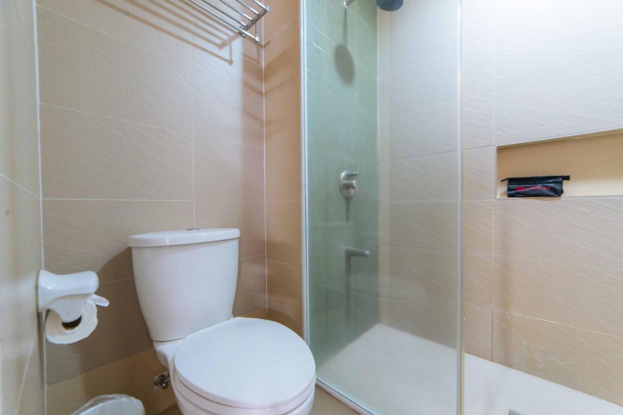 Hotel Reddoorz Premium @ The Ritz Garden Oases à Davao City Extérieur photo