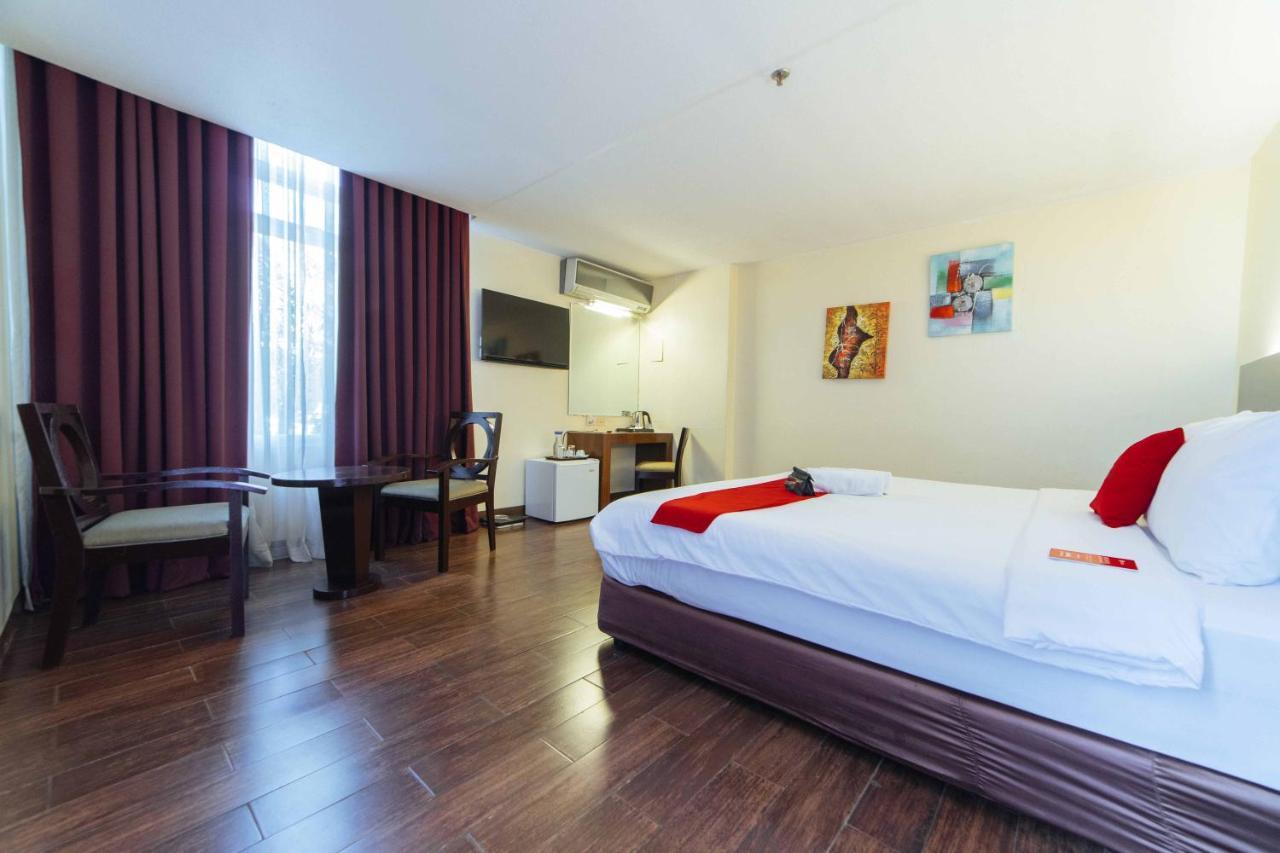 Hotel Reddoorz Premium @ The Ritz Garden Oases à Davao City Extérieur photo