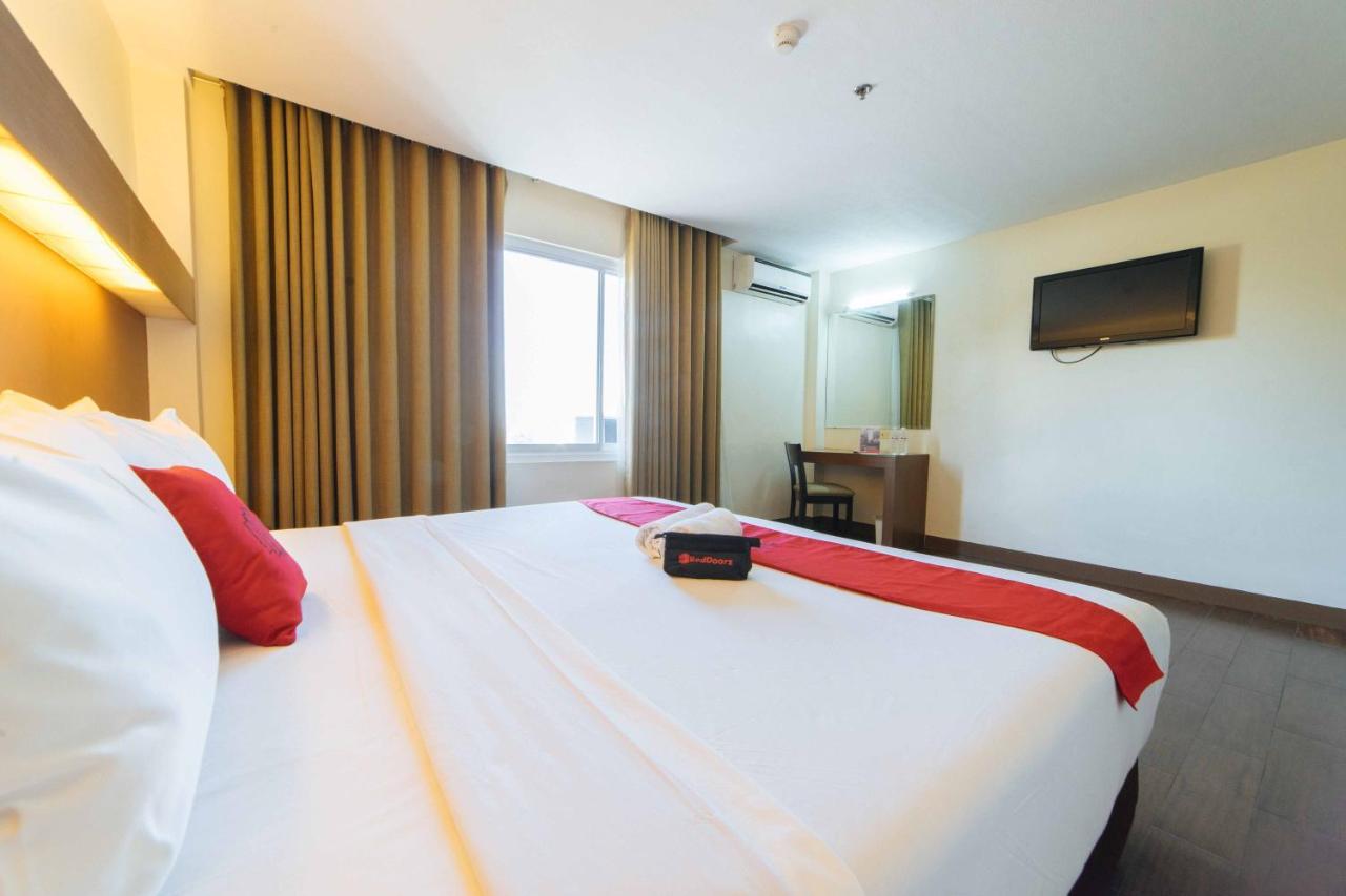 Hotel Reddoorz Premium @ The Ritz Garden Oases à Davao City Extérieur photo
