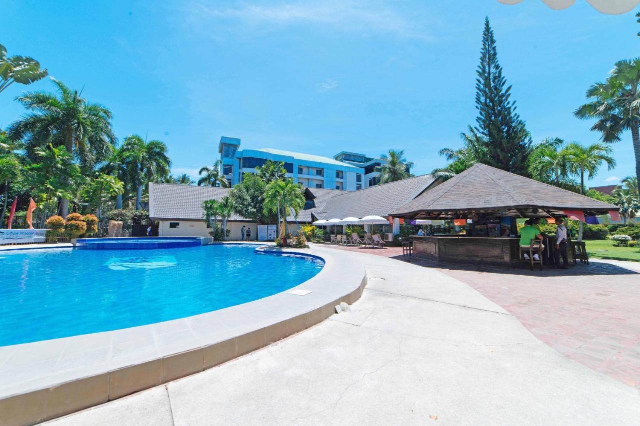 Hotel Reddoorz Premium @ The Ritz Garden Oases à Davao City Extérieur photo