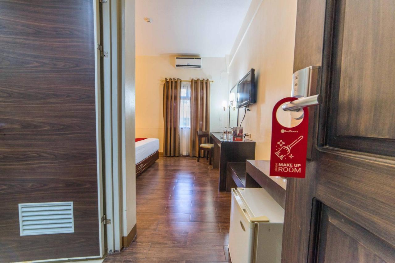 Hotel Reddoorz Premium @ The Ritz Garden Oases à Davao City Extérieur photo